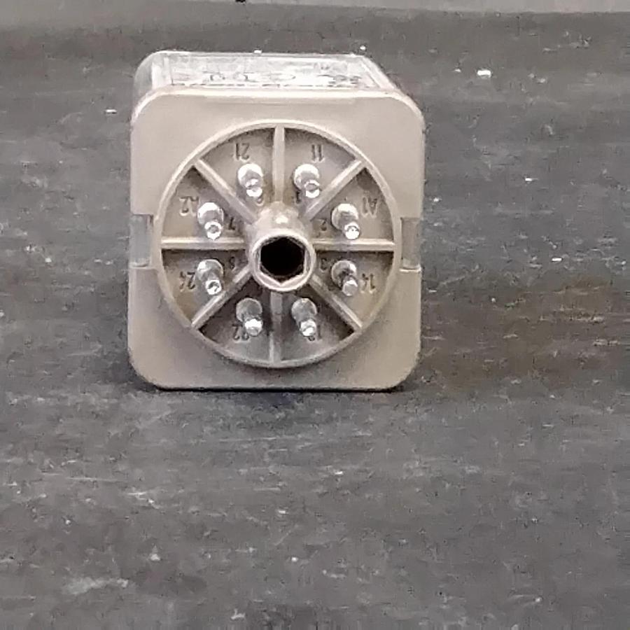 Used ALLEN BRADLEY 700-HA33A1 SERIES B ($7 OBO)