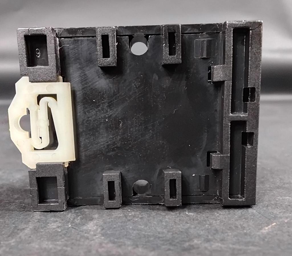Used ALLEN BRADLEY 700-HN125-BLK RELAY SOCKET ($9 OBO)