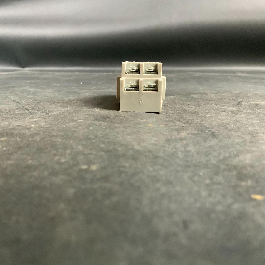 Used ALLEN BRADLEY 700-HN116 RELAY SOCKET SERIES B ($10 OBO)