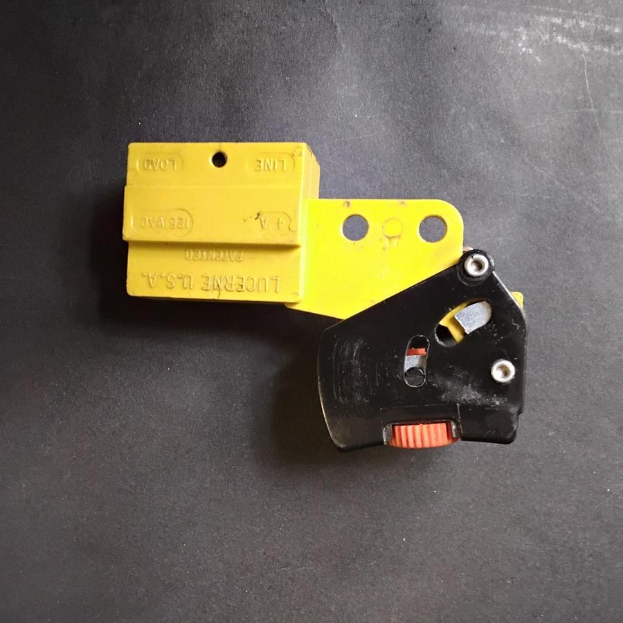 Used LUCERNE 30784977 LOCK ACTUATOR ($5 OBO)