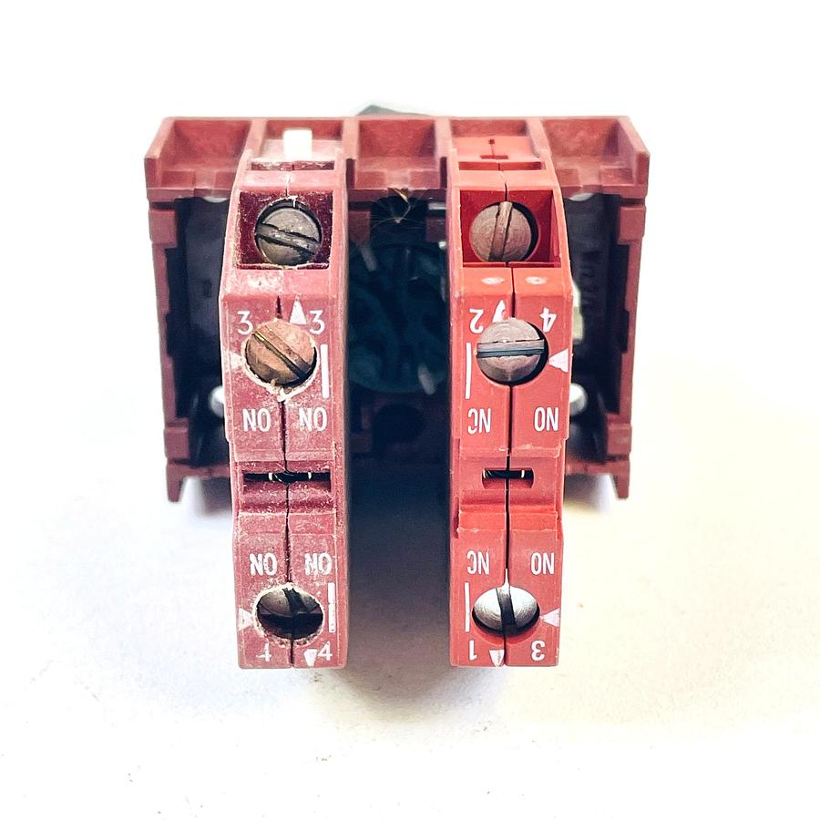 Used SIEMENS P30S3MKB5 3-POS SELECTOR SWITCH 22MM 3NO 1NC 3SB1400-0A 3SB1400-0G
