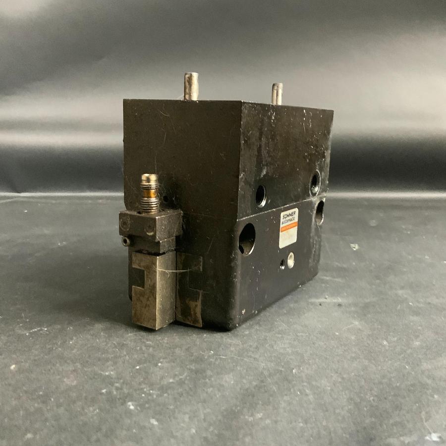Used SOMMER AUTOMATIC GP612N0 PNEUMATIC GRIPPER ($90 OBO)