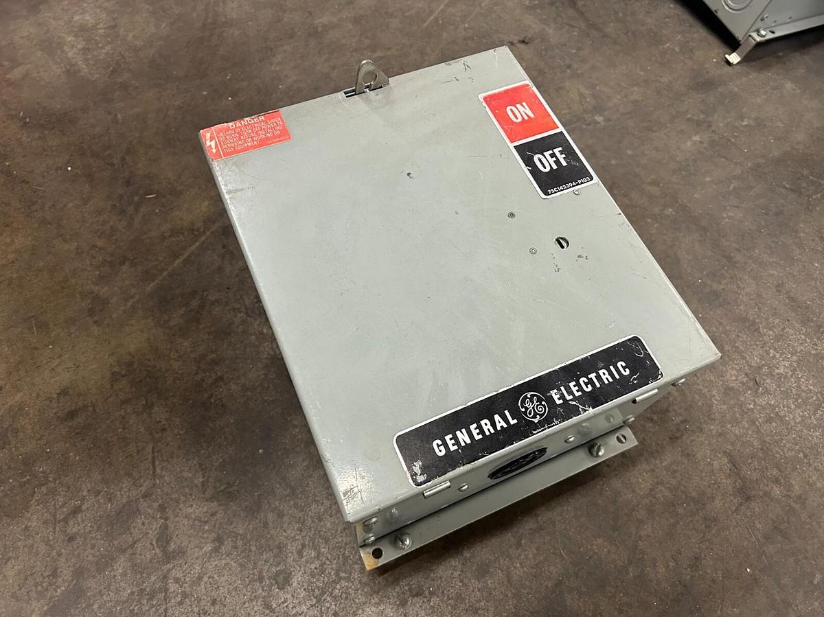 Used BUSS PLUG - General Electric - DH321R ($100 EACH OBO; 7 TOTAL)