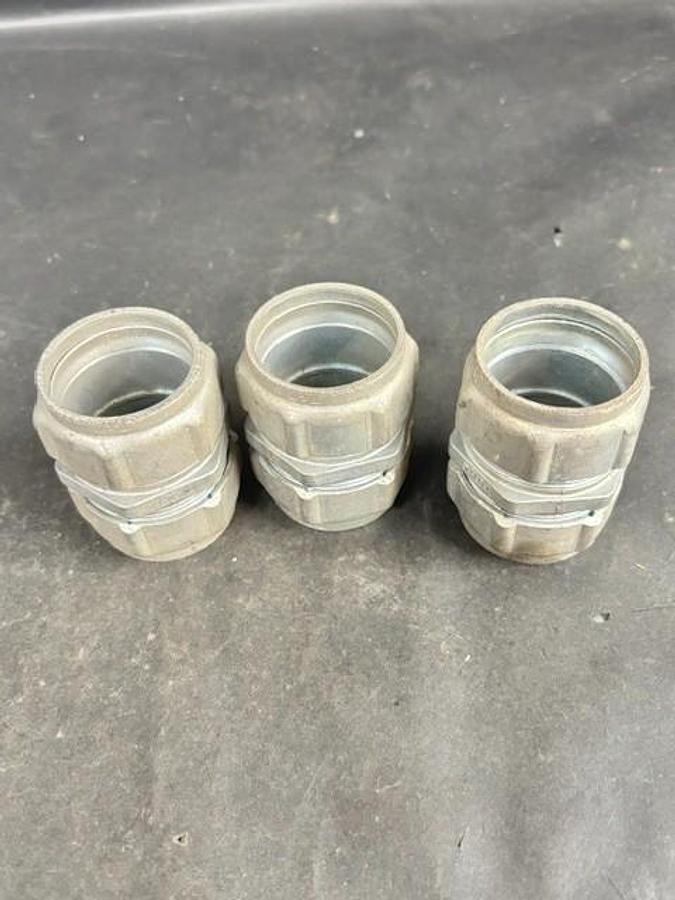 Used THOMAS & BETTS 5420 CONNECTOR - GROUP OF 3