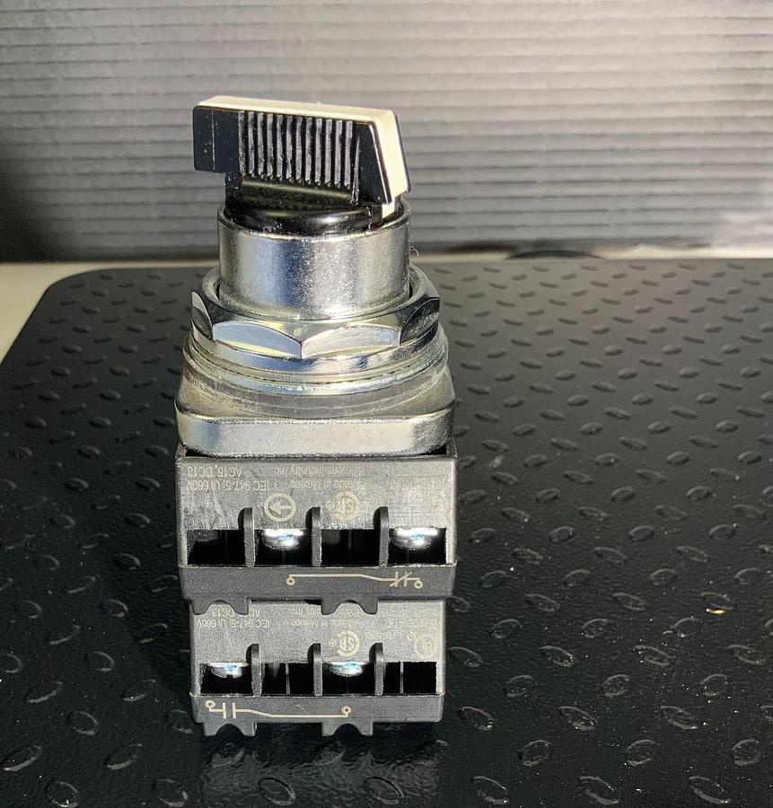 Used SIEMENS 52SA2HAB ($34.99/EACH OBO)