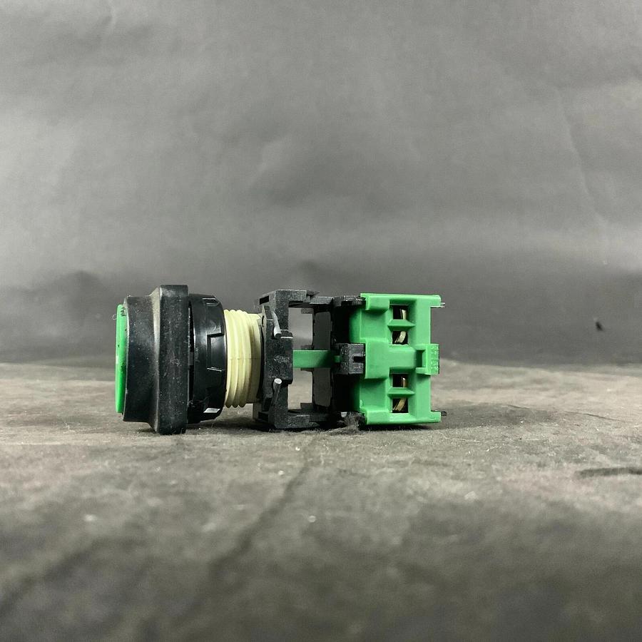 Used SCHNEIDER ELECTRIC DA10 CONTACT BLOCK ($8 OBO)