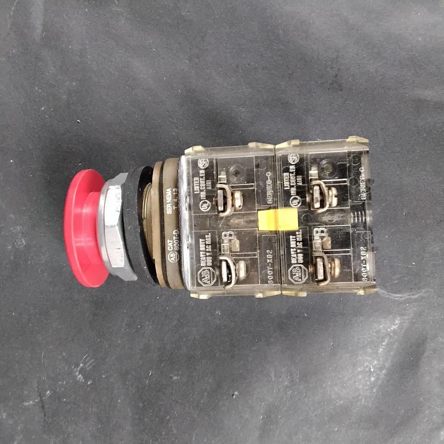 Used ALLEN BRADLEY 800T-XD4 CONTACT BLOCK/PUSHBUTTON ($25 OBO)
