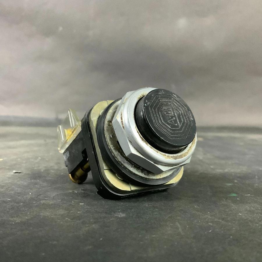 Used ALLEN BRADLEY 800T-B SER T BLACK PUSHBUTTON ($15 OBO)