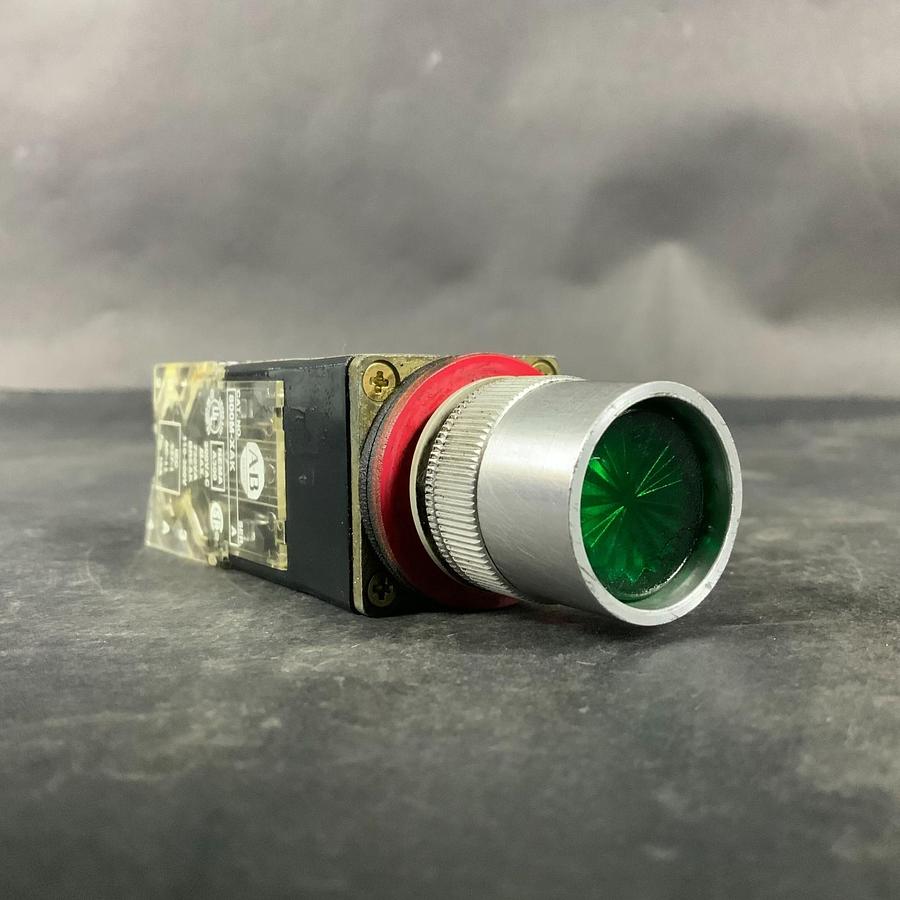 Used ALLEN BRADLEY 800MR-PA16S GREEN PILOT LIGHT ($17 OBO)
