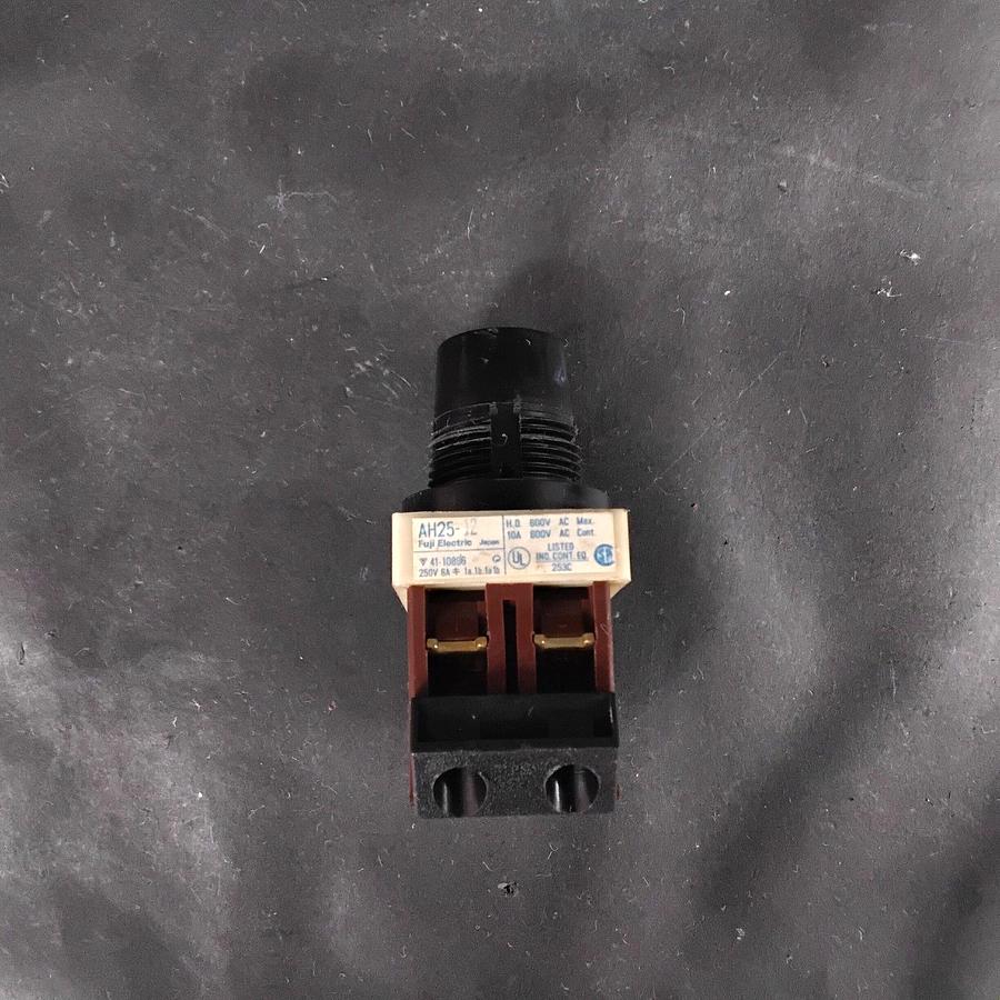 Used FUJI ELECTRIC AH25-P2 SELECTOR SWITCH ($13 OBO)