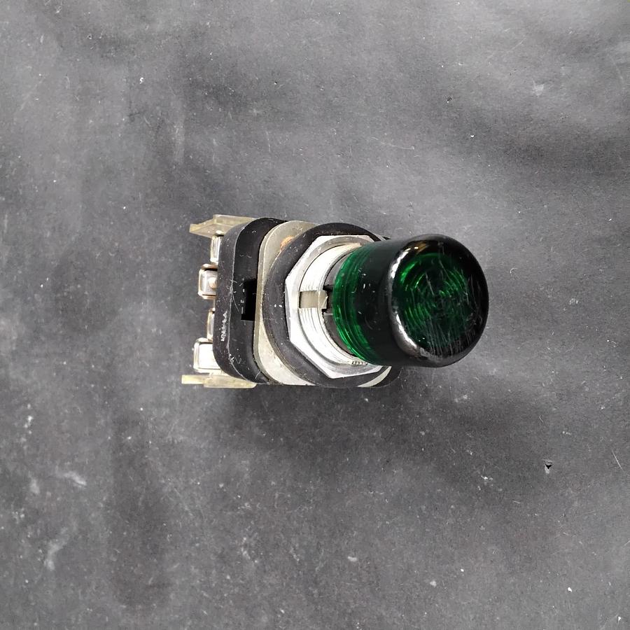 Used ALLEN BRADLEY 800T-PA16 SERIES N GREEN PUSHBUTTON SWITCH ($14
