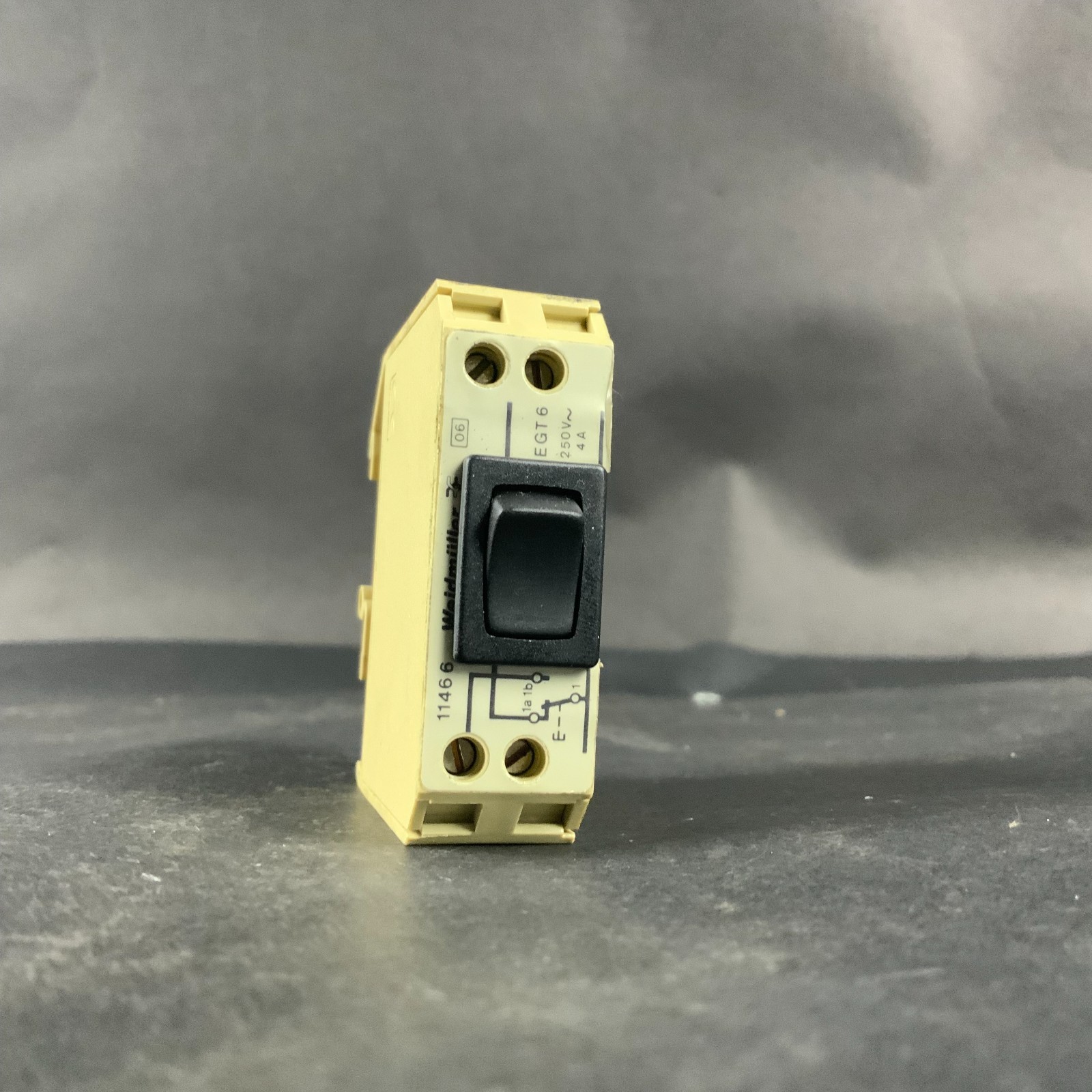 Used WEIDMULLER EGT 6 DIGITAL SIGNALING SWITCH ($25 OBO)