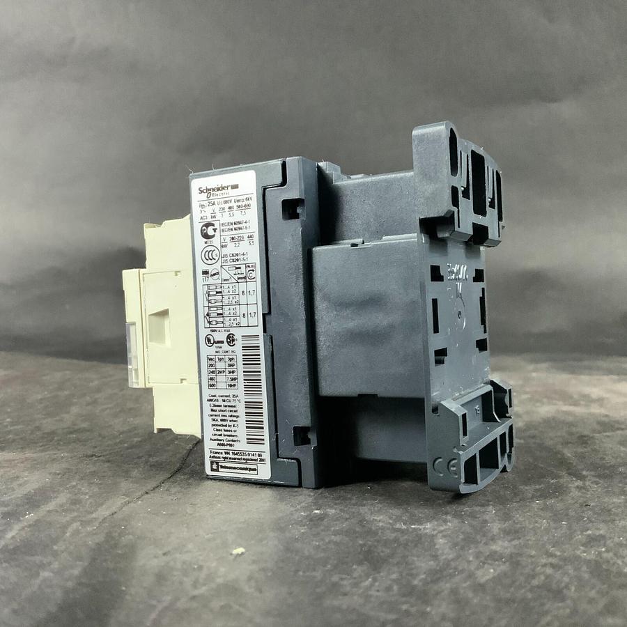 Used SCHNEIDER ELECTRIC LC1D12 CONTACTOR ($35 OBO)