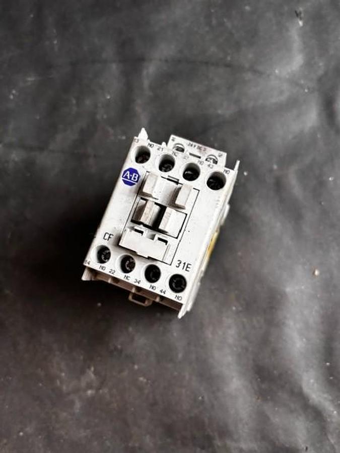 Used ALLEN BRADLEY 700-CF310D*A RELAY