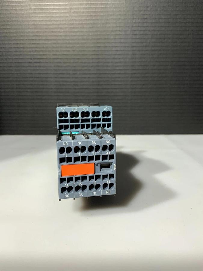 Used SIEMENS 3RT2016-2BB44-3MA0 ($18.99 OBO)