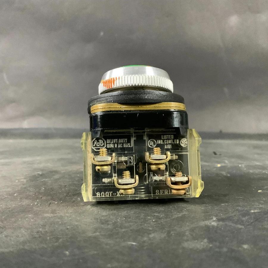Used ALLEN BRADLEY 800T-A1 GREEN PUSHBUTTON ($15 OBO)