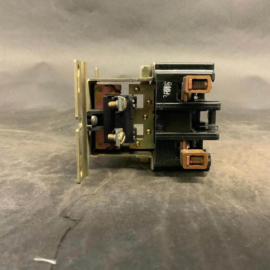 Used FURNAS 42BE15AFL1 DEFINITE PURPOSE CONTACTOR ($40 OBO)