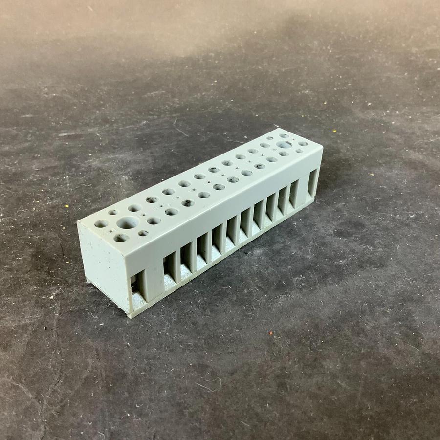 Used PHOENIX CONTACT G512 TERMINAL BLOCK - SET OF 4 ($10 OBO)