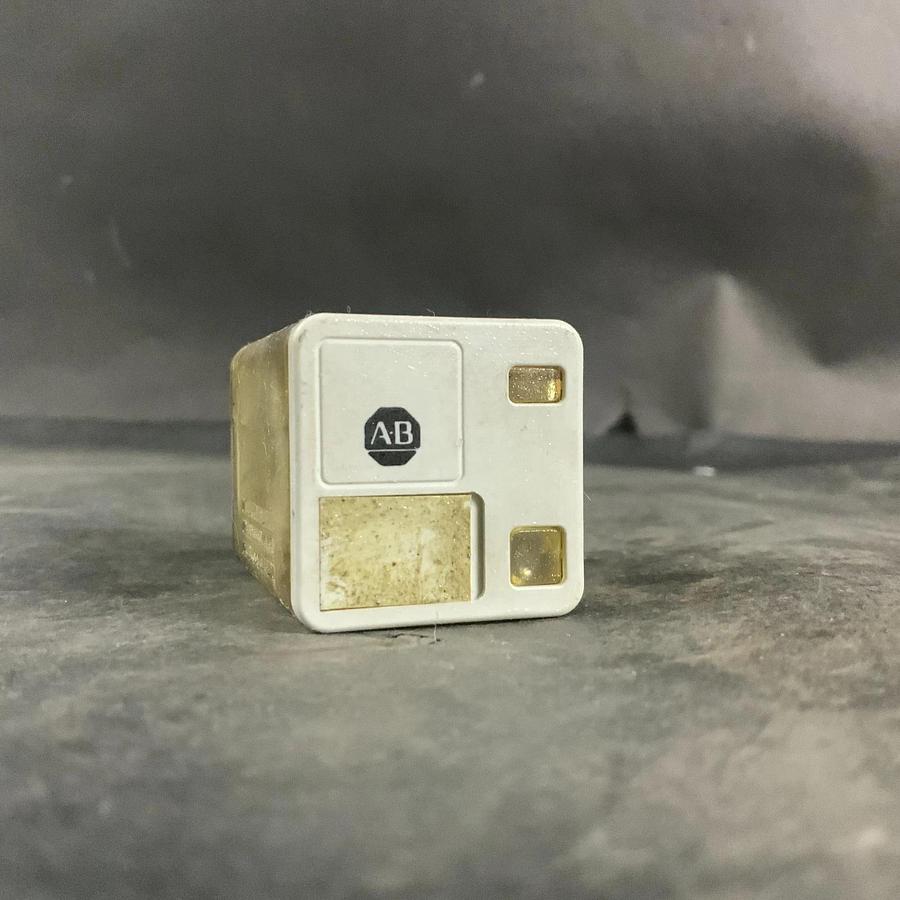 Used ALLEN BRADLEY 700-HA32A1 SERIES B RELAY ($10 OBO)
