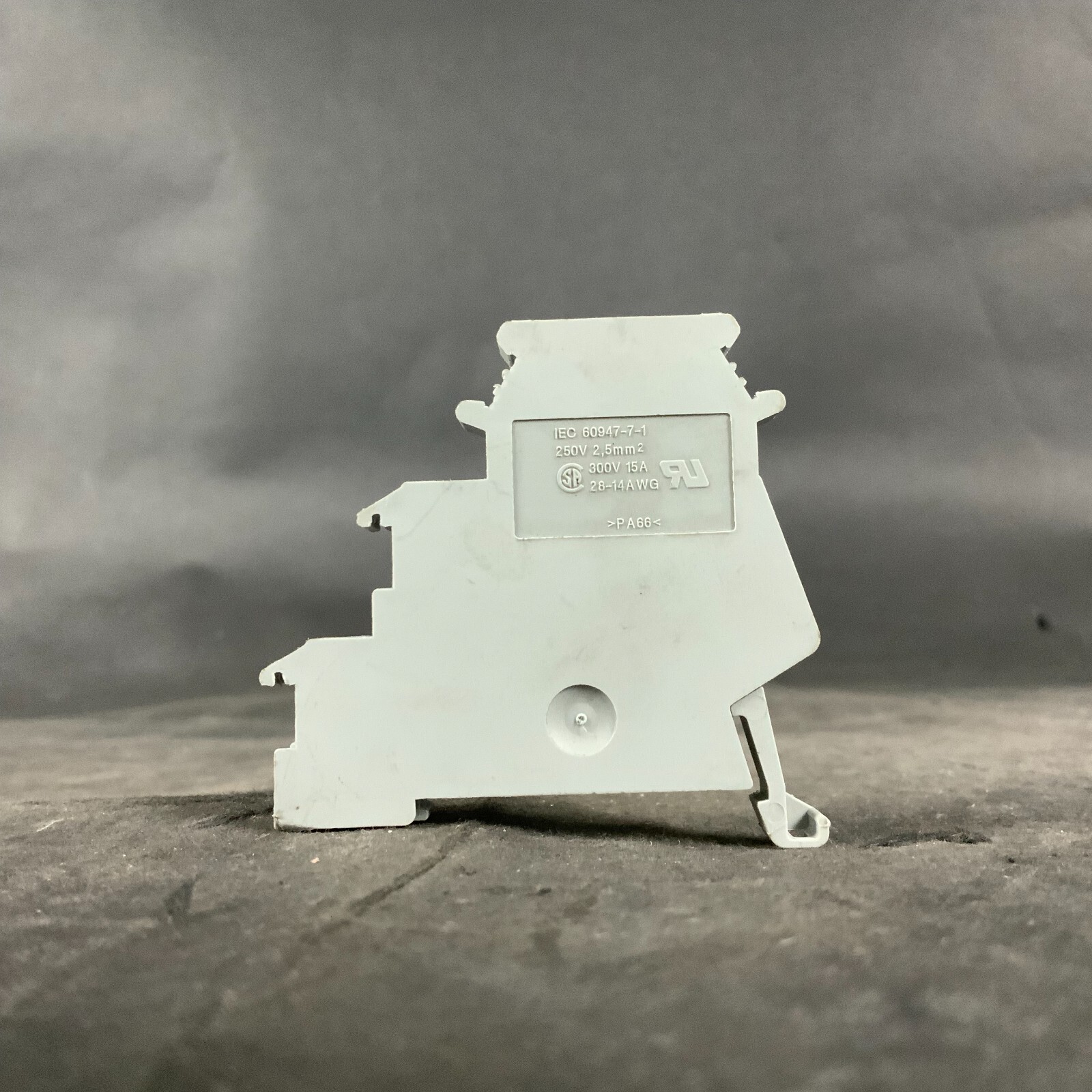 Used PHOENIX CONTACT TYPE DIK 1,5 TERMINAL BLOCK ($6 OBO)
