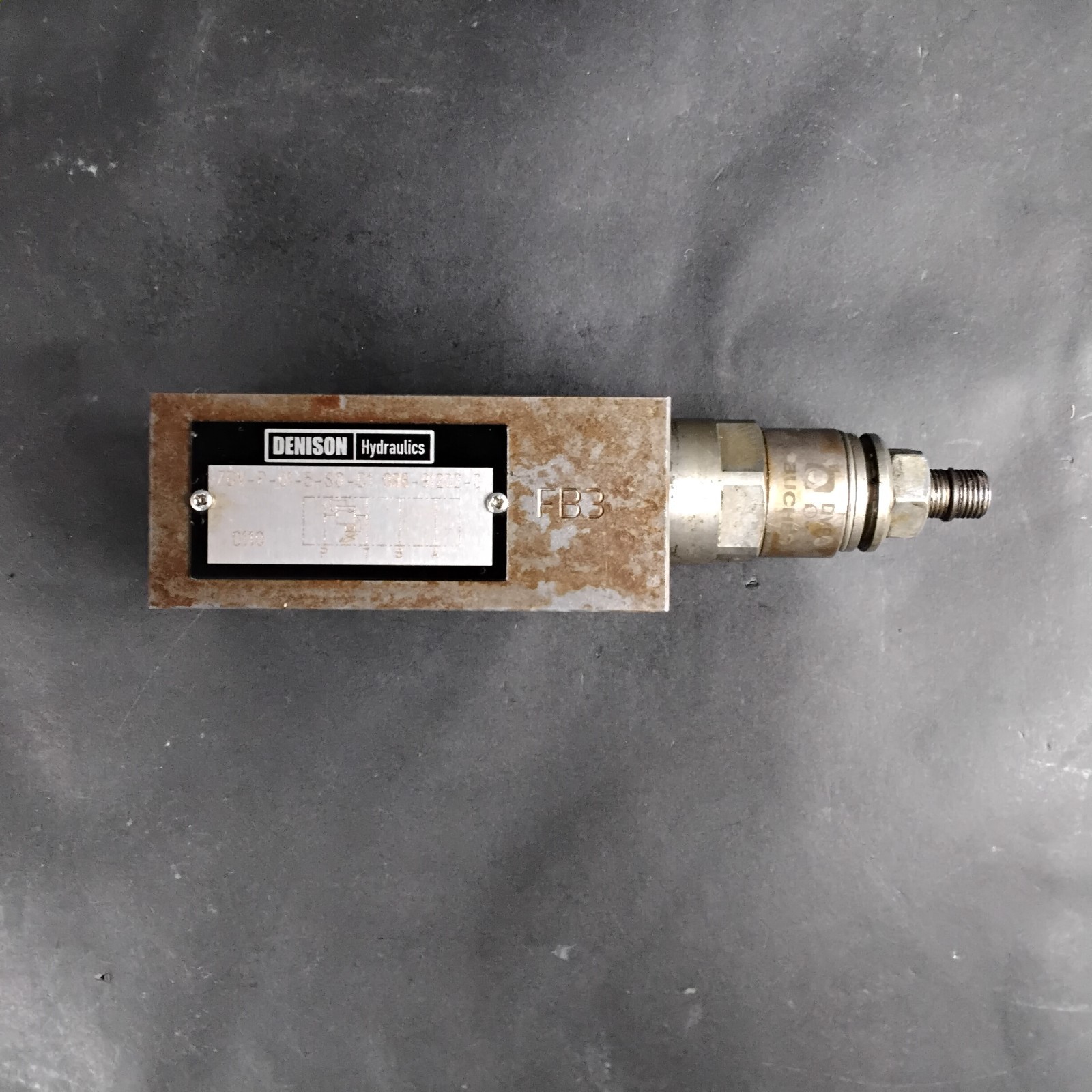 Used DENISON ZDV-P-01-5-S0-D1 HYDRAULIC VALVE ($95 OBO)
