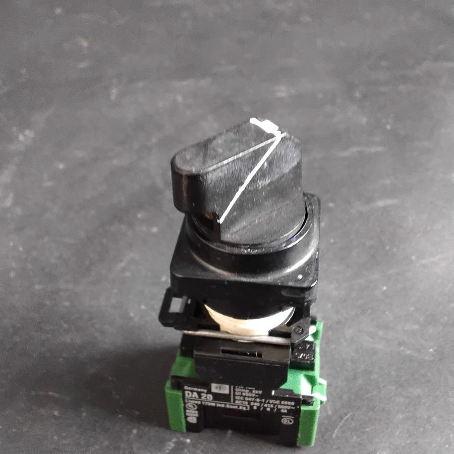 Used TELEMECANIQUE DA20 BLACK SELECTOR SWITCH ($19 OBO)