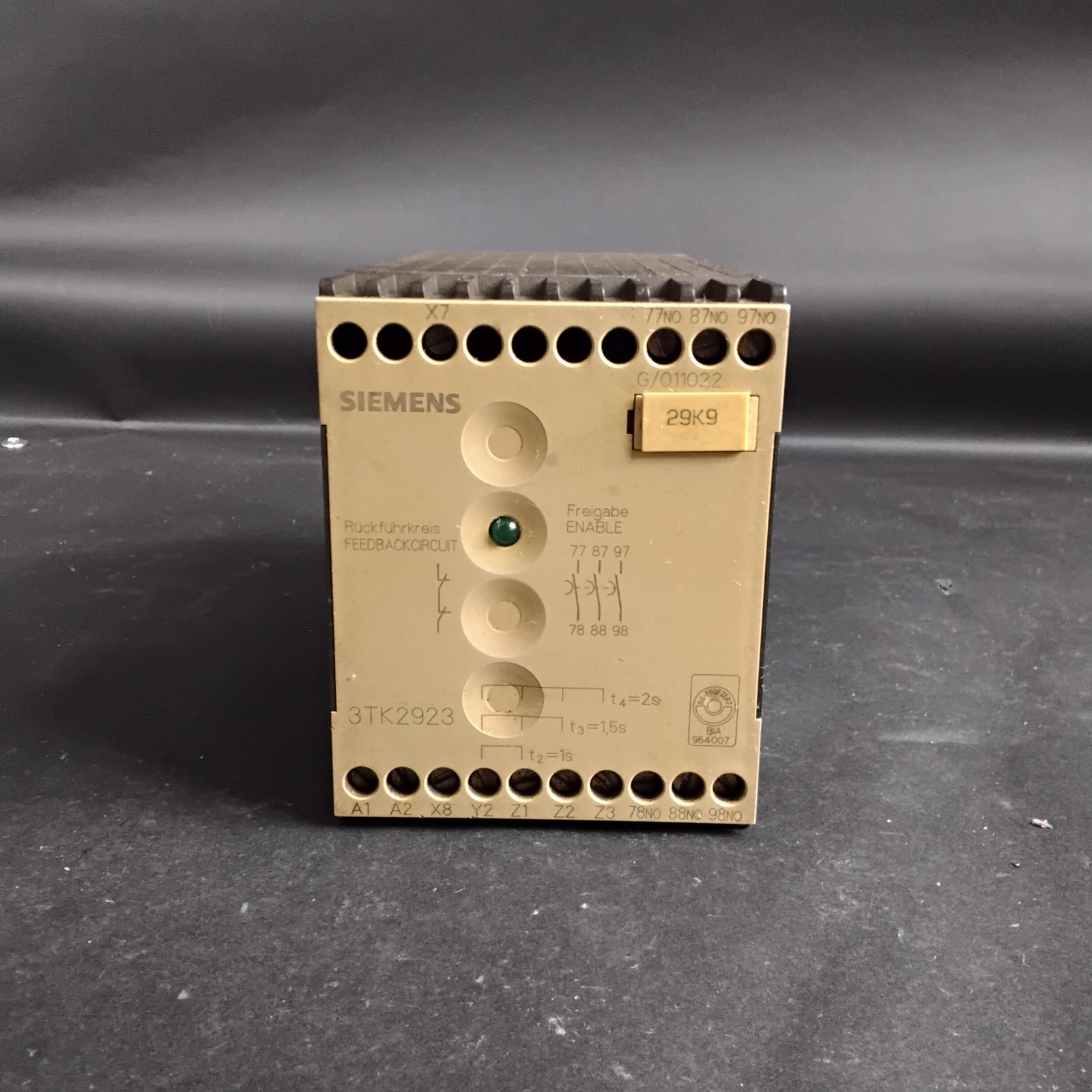 Used SIEMENS 3TK2923-0BB4 DELAY MODULE ($35 OBO)