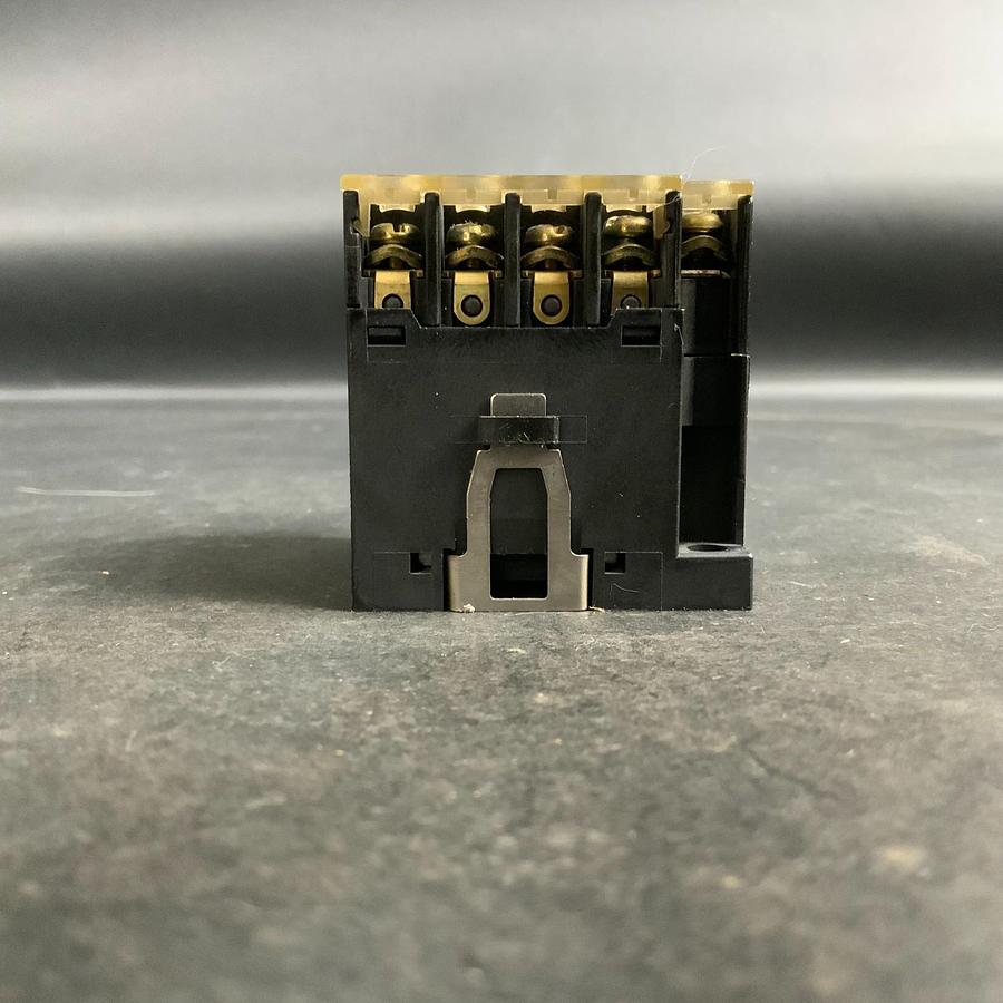 Used FUJI ELECTRIC SJ-O6 MAGNETIC CONNECTOR ($45 OBO)