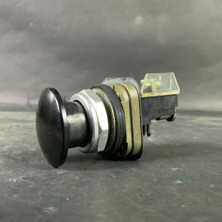 Used ALLEN BRADLEY 800T-D BLACK PUSHBUTTON ($35 OBO)