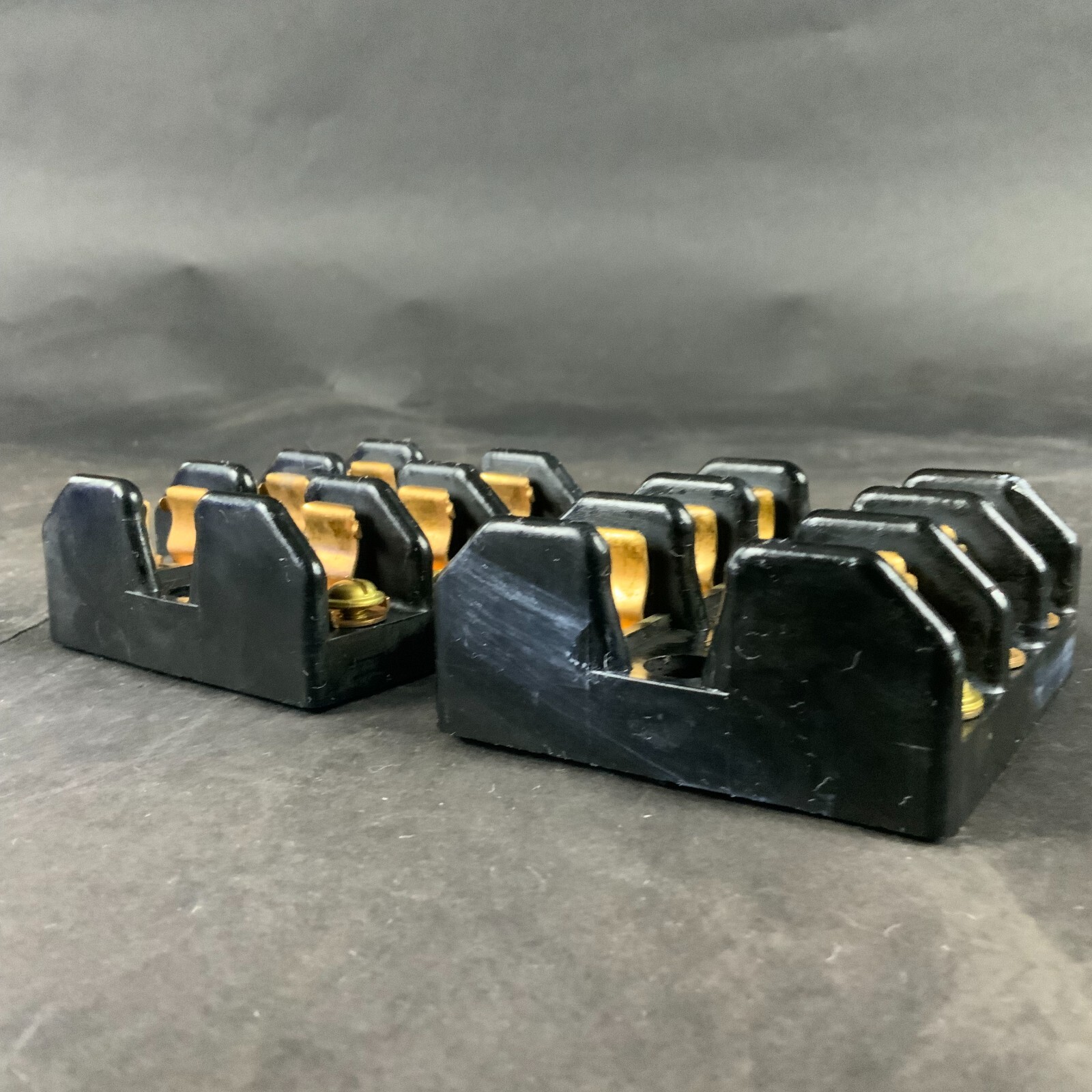Used GENERAL ELECTRIC FUSE HOLDER 30A 250V - SET OF 2 ($30 OBO)