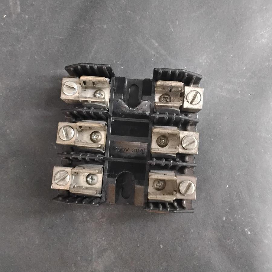 Used EATON BUSSMANN H25030-3CR FUSE BLOCK ($10 OBO)