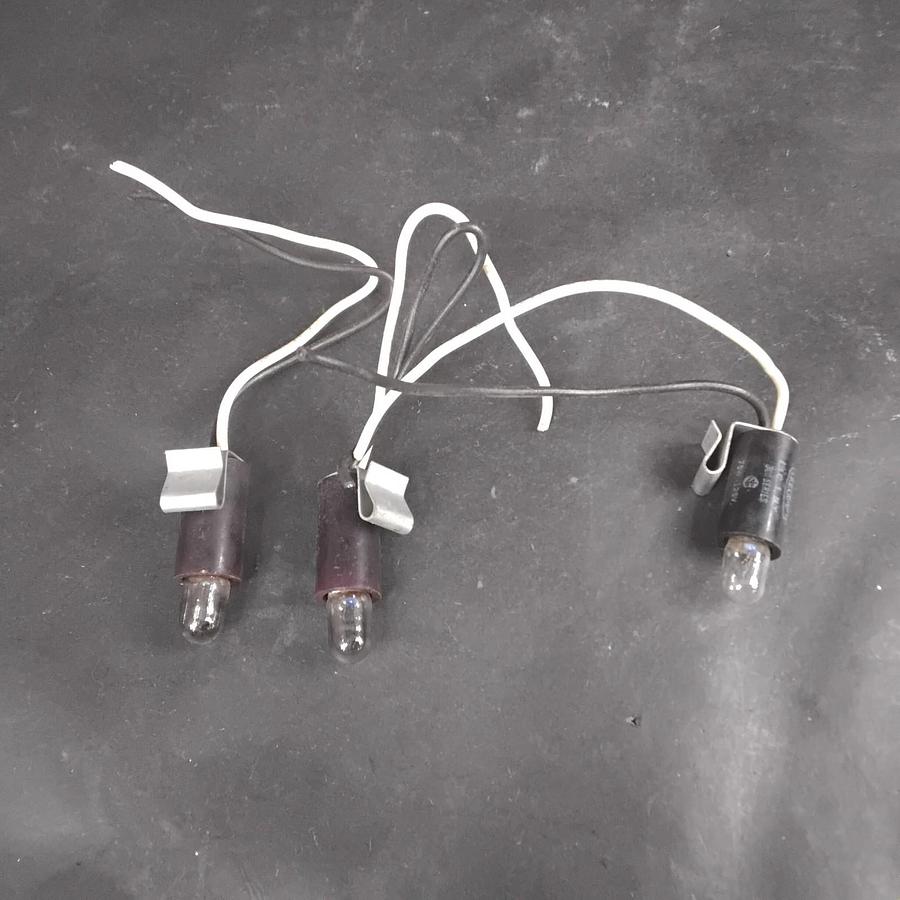Used LEECRAFT 300 SERIES CARTRIDGE LAMP ($3 OBO)