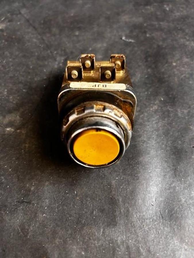 Used FURNAS ELECTRIC BJX YELLOW PUSHBUTTON SWITCH ($14 OBO)