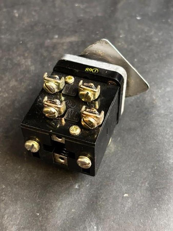 Used FUJI 70C-1A / 70C-1B YELLOW PUSHBUTTON SWITCH