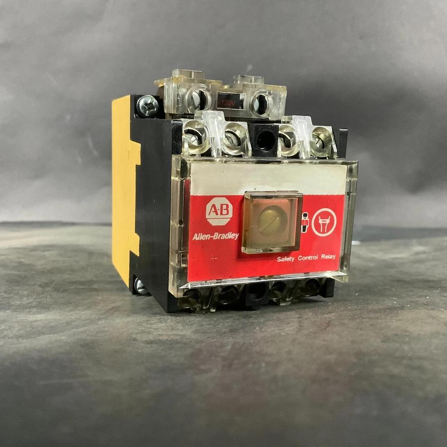 Used ALLEN BRADLEY 700S-P220A1 SER D SAFETY CONTROL RELAY ($30 OBO)