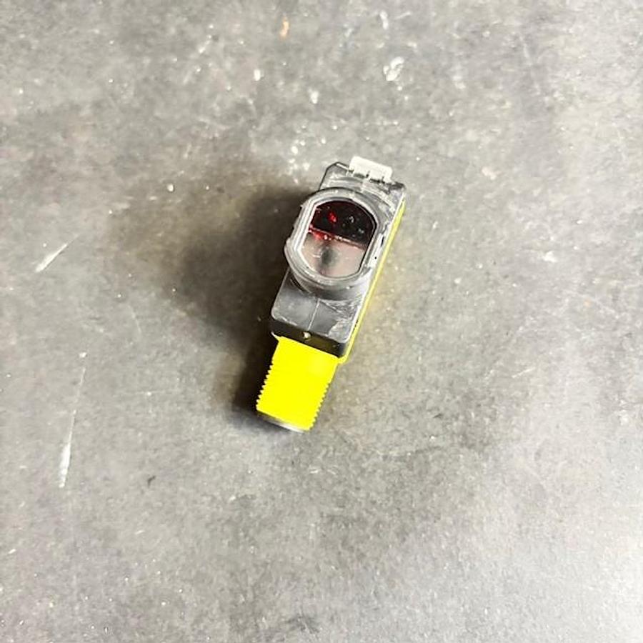 Used BANNER ENGINEERING QS18VP6LLPQ8 PHOTOELECTRIC SENSOR