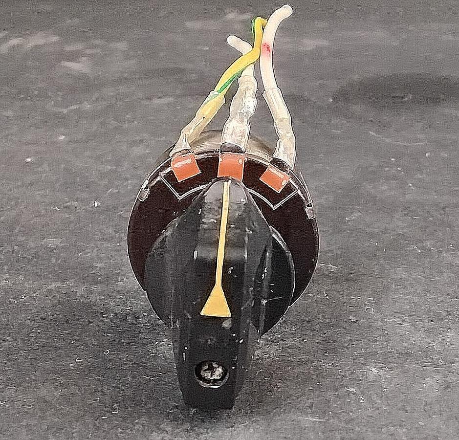 Used COSMOS TOKYO RA30Y  ROTARY POTENTIOMETER WITH KNOB ($9 OBO)