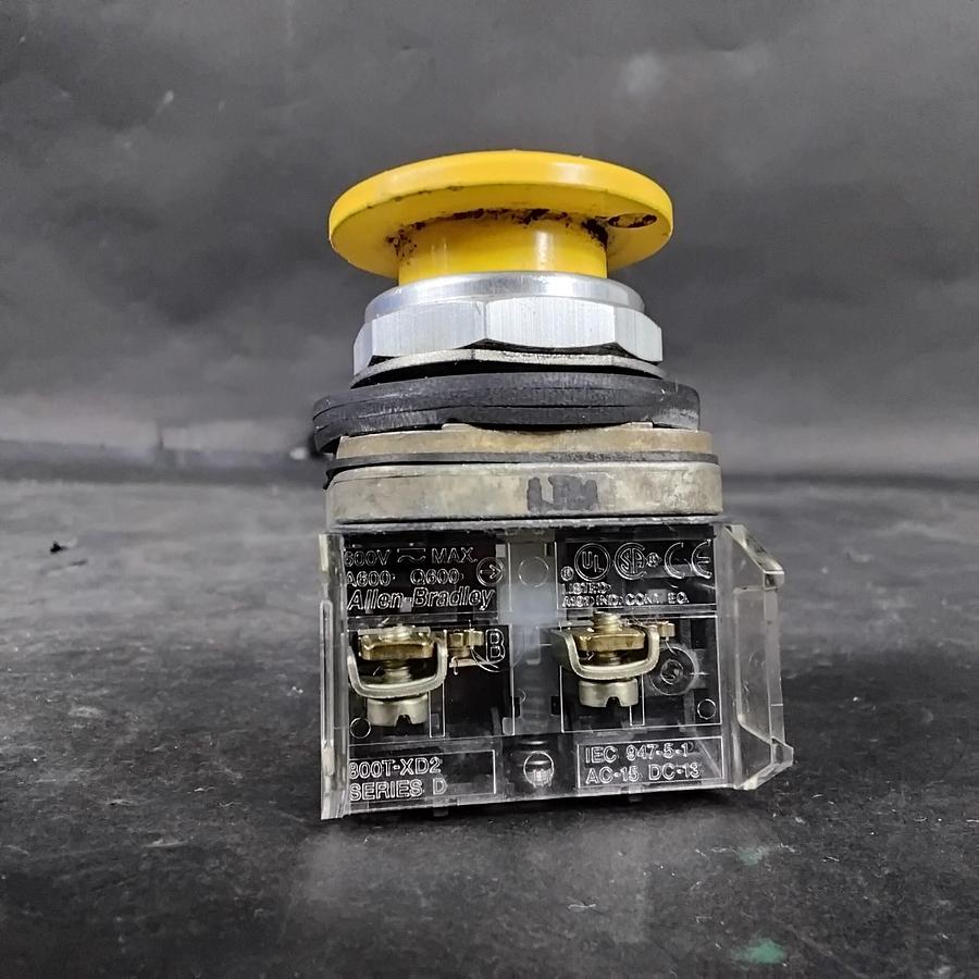 Used ALLEN BRADLEY 800T-D SERIES T YELLOW PUSHBUTTON ($35 OBO)