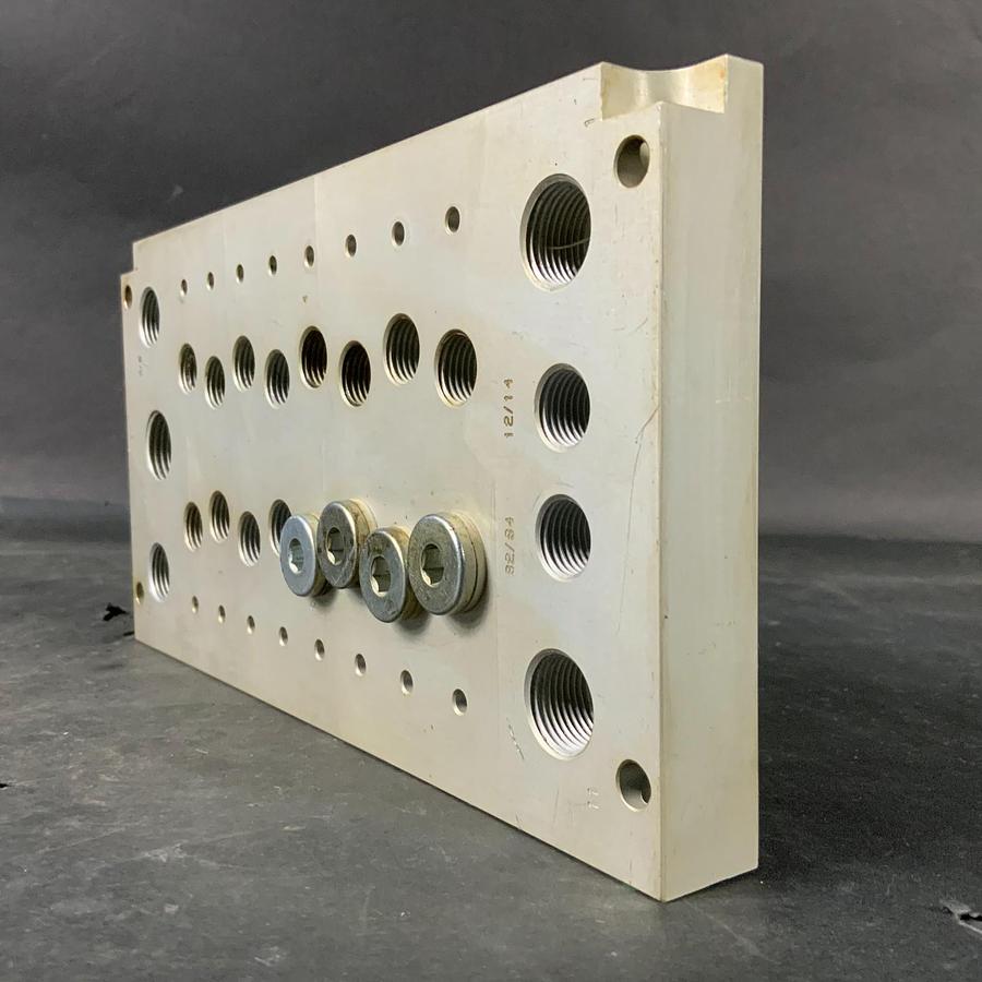 Used FESTO CPV18-VI-P8-1/4-B MULTI-PIN MANIFOLD MOUNT ($100 OBO)