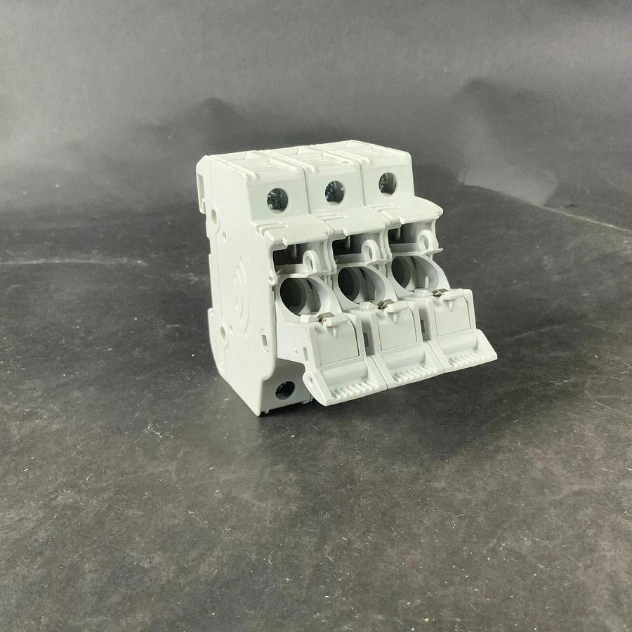 Used EDISON EHCC 3 POLE FUSE HOLDER ($15 OBO)