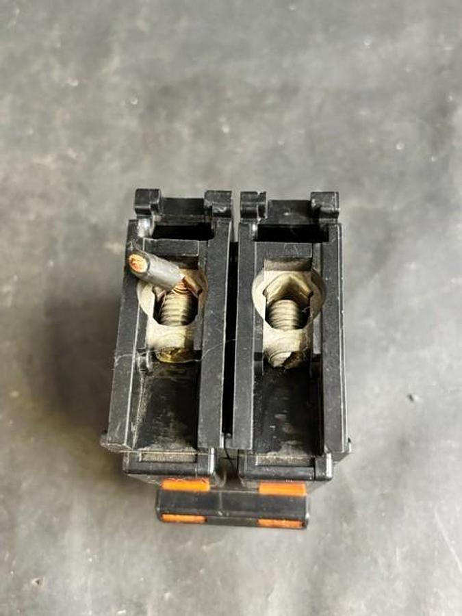 Used HUBBELL BRYANT BR260 CIRCUIT BREAKER