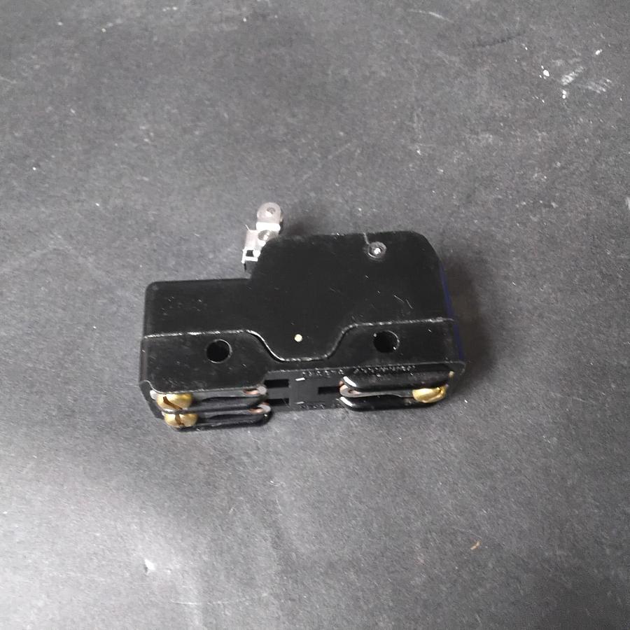 Used UNIMAX 2HBN-1 MICROSWITCH ($6 OBO)