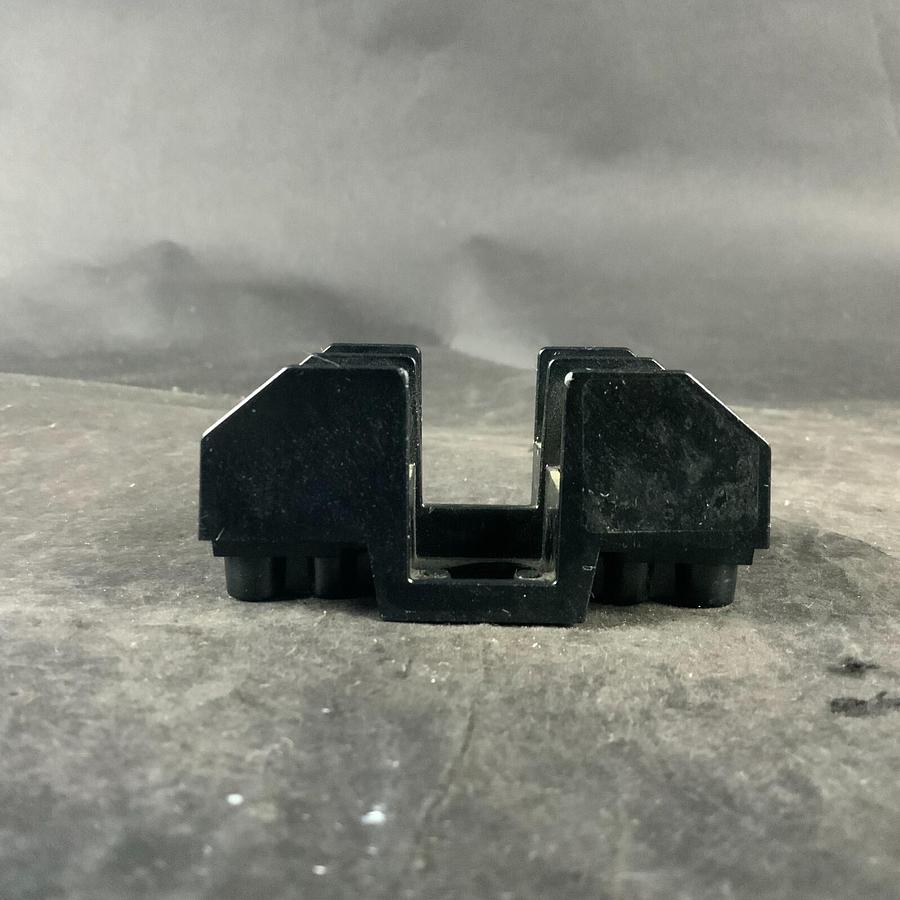 Used GENERIC 98130-2 FUSE HOLDER ($8 OBO)
