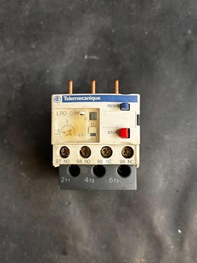 Used TELEMECANIQUE LRD07 OVERLOAD RELAY