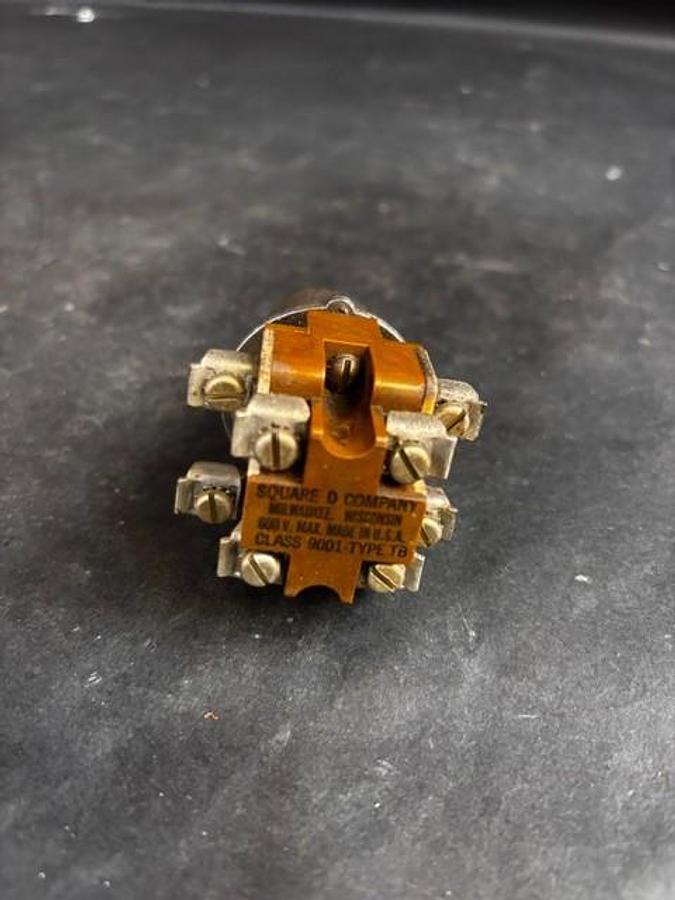 Used SQUARE D 9001 TYPE TB SELECTOR SWITCH ($13 OBO)
