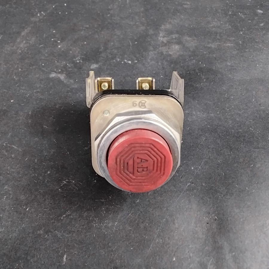 Used ALLEN BRADLEY 800T-B6 SERIES N PUSHBUTTON SWITCH ($16 OBO)
