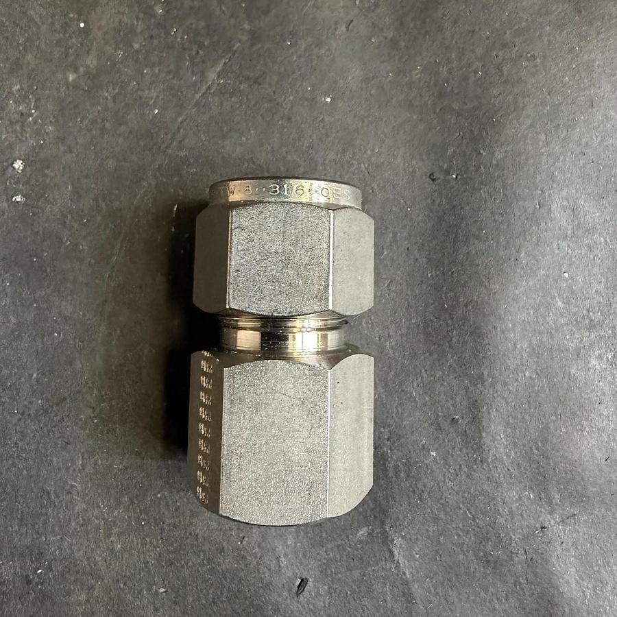 Used PARKER P316 COMPRESSION CONNECTOR