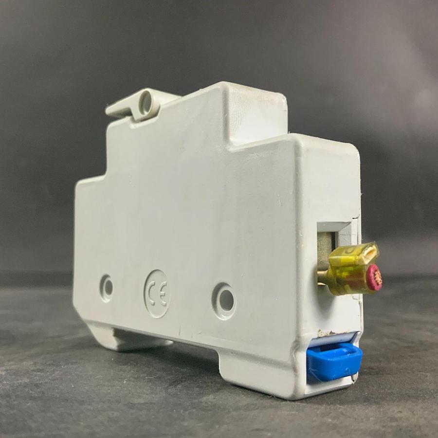 Used AUTOMATION DIRECT DN-FM6 DINNECTORS FUSE HOLDER ($8 OBO)