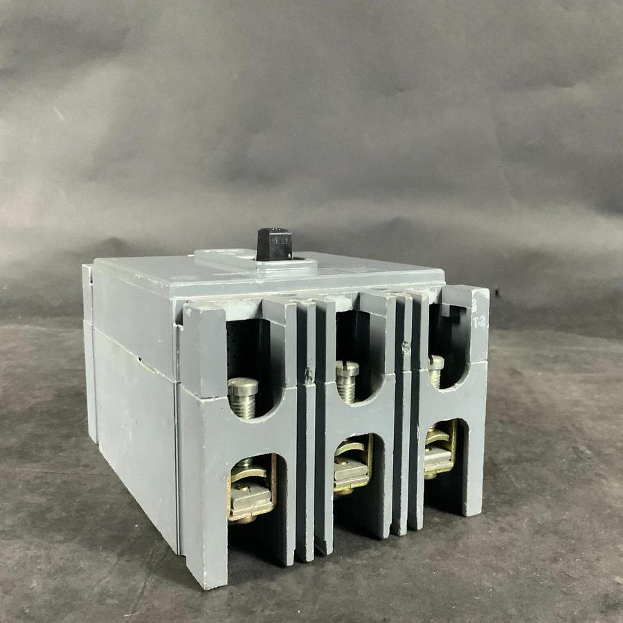 Used WESTINGHOUSE HFB3025 CIRCUIT PROTECTOR ($35 OBO)