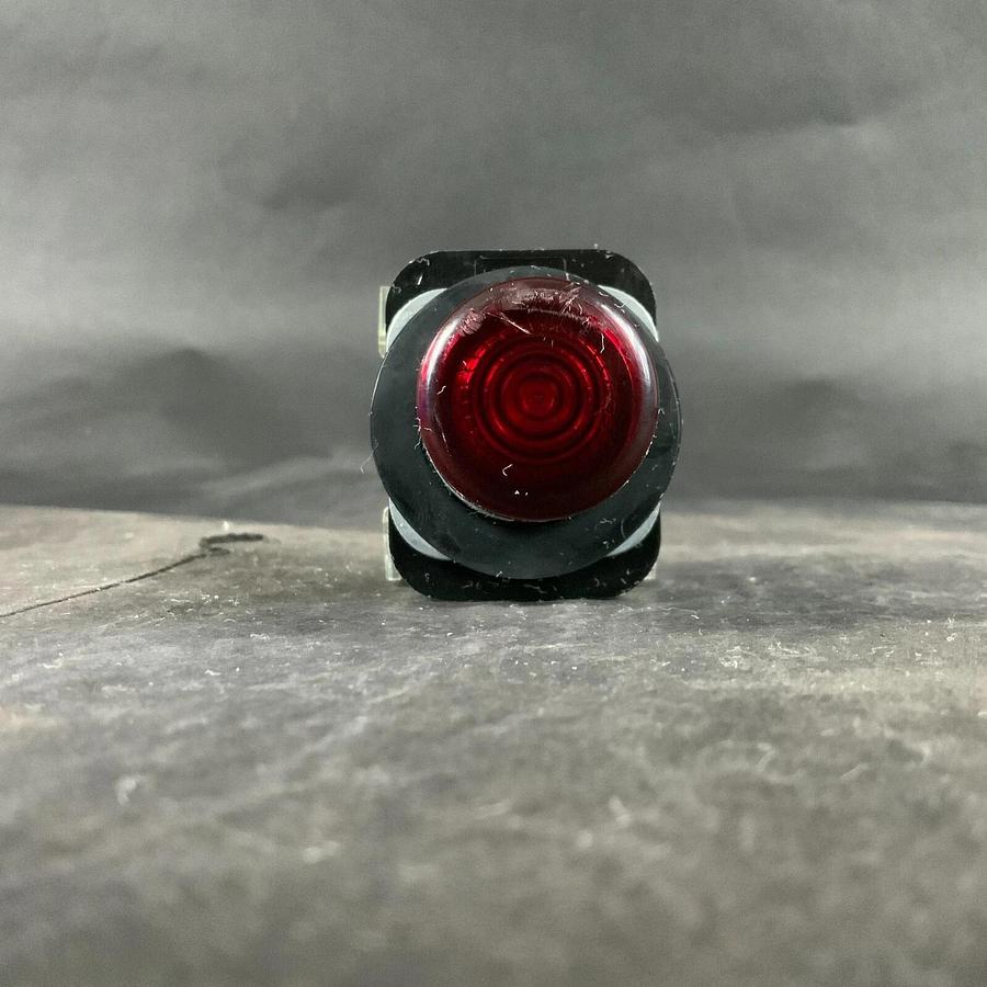 ALLEN BRADLEY 800T-QB24W PUSH BUTTON ($40 OBO)